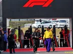 (L to R): Andrea Kimi Antonelli (ITA) Mercedes AMG Formula One Team with Lewis Hamilton (GBR) Scuderia Ferrari.
29.03.2026