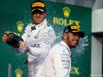 На подиуме в Мельбурнее гонщики брызгались игристым вином Chandon