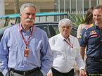 Чейз Кэри, новый глава Formula One Group, Берни Экклстоун и Кристиан Хорнер, руководитель Red Bull Racing