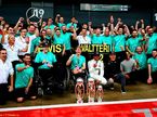 В Mercedes празднуют победный дубль