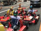 Гонщики Williams на улицах Токио за рулём Mario Karts
