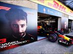 Логотип 3M на боксах Red Bull Racing