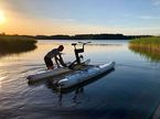 Валттери Боттас и его водный велосипед