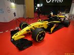 Модель Renault RS17 из LEGO