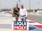 Коммерческий директор Формулы 1 Шон Братчес и директор Liqui Moly по маркетингу Петер Бауманн представили новый контракт в Бахре