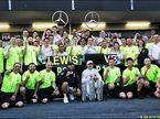 В Mercedes празднуют победный дубль