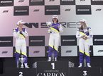 Меган Джилкс, Элис Пауэлл и Сейбр Кук на подиуме в Ассене