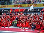 В Ferrari празднуют победу Леклера