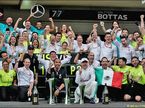В Mercedes празднуют победу в Мехико