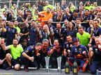 В Red Bull Racing празднуют победу Ферстаппена