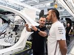 Льюис Хэмилтон на заводе Mercedes 