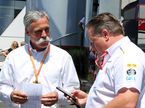 Чейз Кэри, исполнительный директор Формулы 1, и Зак Браун, глава McLaren Racing