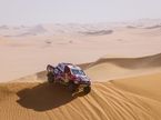 Toyota Hilux Нассера Аль-Аттии прекрасно справляется с дюнами в пустыне Саудовской Аравии, фото пресс-службы Дакара