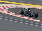 Льюис Хэмилтон за рулём Mercedes W05 на предсезонных тестах в Бахрейне, март 2014 года, фото XPB
