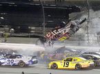 Момент аварии в Дайторне, фото NASCAR