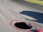 Повреждение асфальта в 6-м повороте Интерлагоса, фото Twitter 