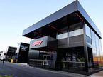 Моторхоум руководства Формулы 1 в паддоке Барселоны
