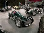 На переднем плане – BRM MK1 P15 V16, фото пресс-службы фестиваля в Гудвуде