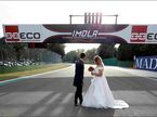 Молодожёны на автодроме в Имоле, фото из социальных сетей