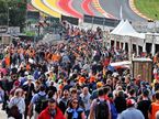 Фан-зона на автодроме в Спа рядом с поворотом Eau Rouge, фото XPB