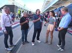 Майкл (в центре) и Марио Андретти во время интервью Sky Sports