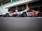 Спорткары Ferrari класса GT3 в боксах автодрома Лосаил, фото WEC