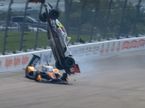 Авария на последнем круге гонки IndyCar в Айове
