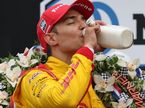Алекс Палоу после победного финиша в Indy 500, фото пресс-службы IndyCar