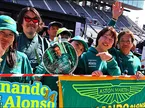 Болельщики в Сузуке встречают Фернандо Алонсо