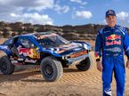 Карлос Сайнс у внедорождника Ford Raptor, но это машина экипажа Маттиаса Экстрёма, фото Red Bull