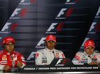 Слева направо: Фелипе Масса (Ferrari), Льюис Хэмилтон (McLaren Mercedes), Хейкки Ковалайнен (McLaren Mercedes)