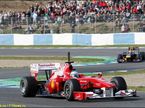 Фернандо Алонсо на тестах в Хересе за рулем Ferrari F10