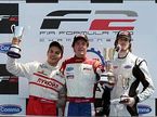 Подиум в Монце: Джолион Палмер, Сергей Афанасьев (слева), Уилл Братт (справа)