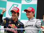 Нико Росберг (справа) и Себастьян Феттель на подиуме Гран При Малайзии