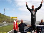 Роберт Дорнбос во время показательных заездов на этапе DTM в Зандфорте