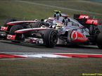 Гонщики McLaren ведут борьбу на трассе Гран При Китая
