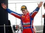 Km.bc Уильямсон выиграл воскресную гонки GP3 в Сильверстоуне