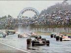 Старт Гран При Японии 1976 года. Впереди - Lotus Марио Андретти и McLaren Джеймса Ханта
