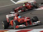 Машины Ferrari F2012 на трассе Гран При Бахрейна