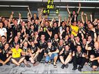 Lotus F1 Team празднует первую победу в сезоне 2012