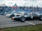 Старт Гран При Великобритании 1965 года: на первом ряду Стюарт, Гинтер, Хилл и Кларк
