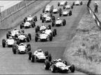 Джон Сертиз лидирует на старте Гран При Германии 1966 года