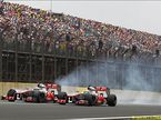 Гонщики McLaren ведут борьбу на трассе Гран При Бразилии, 2012 год