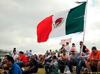 Мексиканские болельщики и флаг Мексики