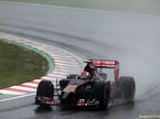 Даниил Квят за рулём машины Toro Rosso на трассе Гран При Японии в 2014 году