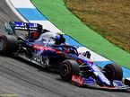 Александер Элбон за рулём STR14