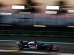 Даниил Квят за рулём Toro Rosso на трассе в Абу-Даби