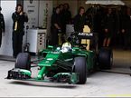 Маркус Эриксон на Caterham CT05 покидает боксы в Хересе