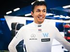 Алекс Элбон в боксах Williams на тестах в Барселоне
