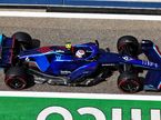 Николас Латифи за рулём Williams FW44, фото XPB